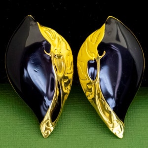 Vintage Gothic Black Faux Stone Gold Tone Clip On Earrings by Berebi, K34