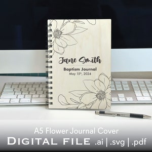 Nur digitale Datei - Holz Journal Cover - Taufe Journal - Blumen Journal - 4 Blumen Journal - Personalisiertes Holz Journal - SVG, AI, PDF