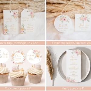Op de afbeelding: Een set bedrukte bruidsdouche-decoraties met een bloemenontwerp in perzik-, roze- en witte tinten. De set bevat bedankkaartjes, cupcake-toppers en een menukaart. De bedankkaartjes zijn verkrijgbaar in rechthoekige en ronde/vierkante vormen. De cupcake-toppers bevatten de tekst "Bride to Be", "Chans Bridal Shower" en "Future Mrs". De menukaart bevat de tekst "The Menu".