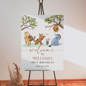 Póster con foto del primer cumpleaños de Winnie the Pooh, tablero con imágenes del clásico oso Pooh, letrero para el primer cumpleaños, editable, imprimible, digital