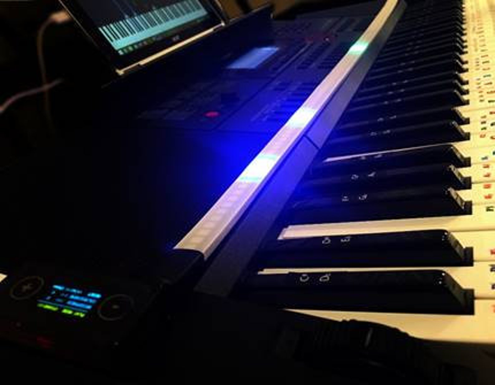 Ipiano Reactive LED Visualizer Lightedkey Model T88 for MIDI Keyboards 88keys Rousseau Style