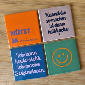 Deko Fliesen mit Sprüchen | Bunte Statement Fliesen | Lustige Sprüche Deko | Moderne Tischdeko | Geschenkidee mit Humor