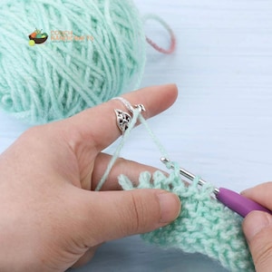 Knitting ring-Crochet ring-Yarn guide ring-Hammered copper