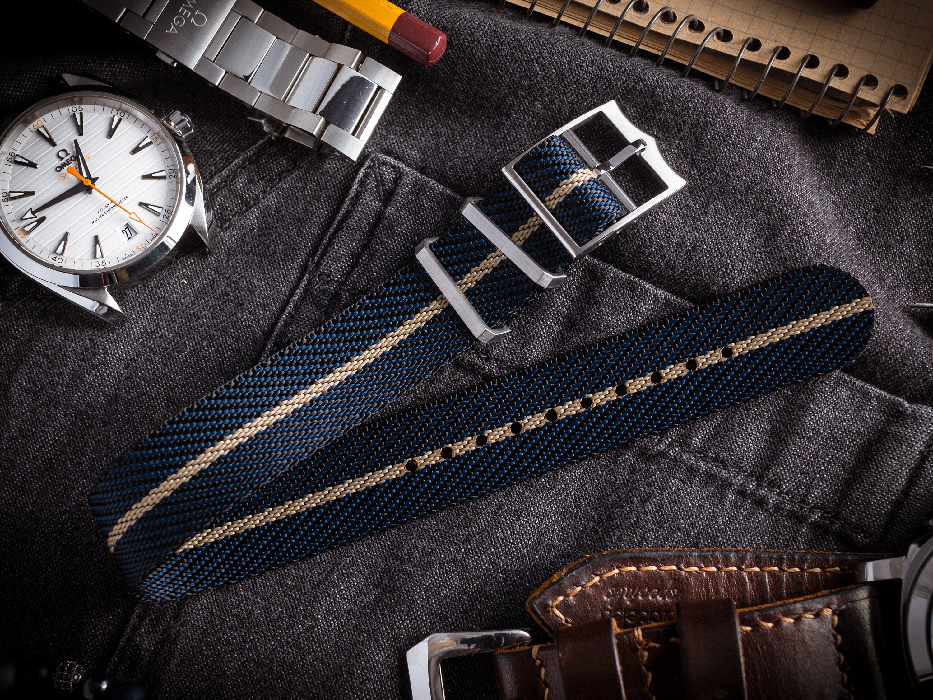 Vintage Omega Navy Blue Elastic Cinch Belt Gold‎ Crest Buttons Leather USA Made Vintage 70s Unique Teal Leather Belt With White Stitching  main image 3