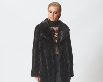 Chaqueta de visón negra a medida: abrigo de lujo hecho a medida