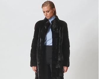 Schwarze Nerzjacke: Stehkragen, Nach Maß