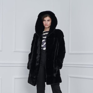 Schwarze lange Nerzjacke mit Kapuze aus 100% echtem Nerzpelz