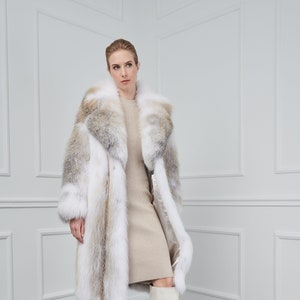 Saga Fox Fur Coat S/M – OMNIA