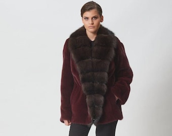 Bordeaux Nerz Kurze Jacke mit Zobel Kragen