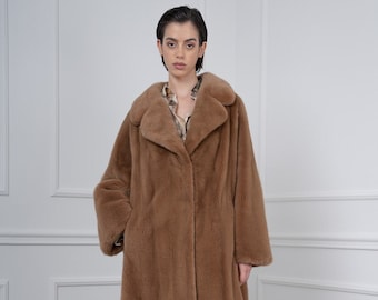 Karamellfarbene Nerzjacke mit Reverkragen
