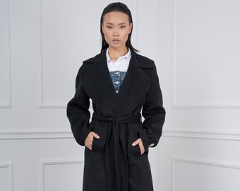 VIEMAのダブルブレストショート丈ブラックウールカシミアコート