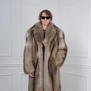 Herren Brauner Finn Waschbär Pelzmantel mit Rever Kragen
