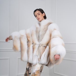 Cape en fourrure de renard doré avec ceinture