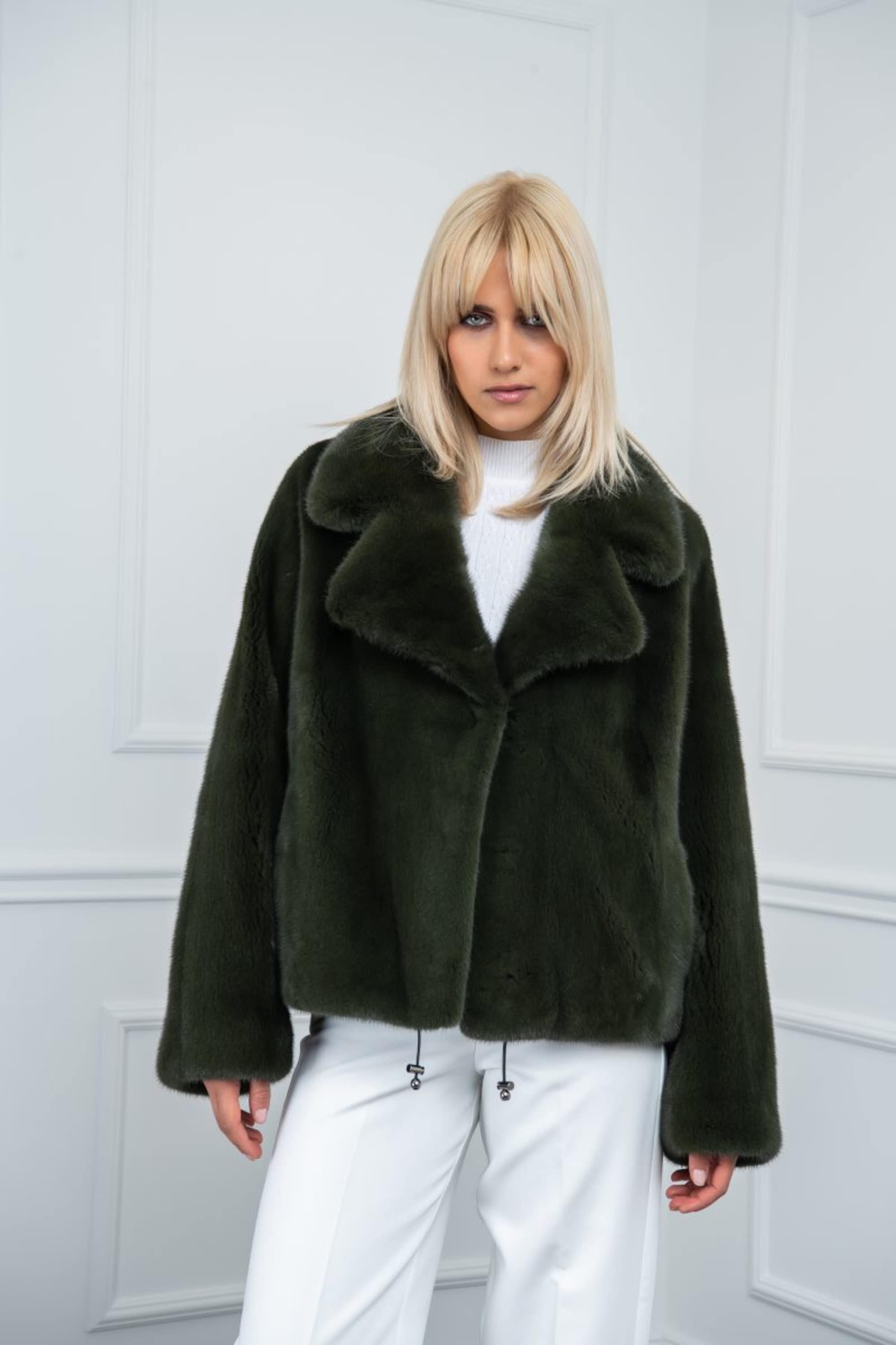 ミリタリージャケット オリーブグリーン ファー付き（裏地は全面毛皮