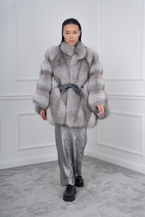 完売【sheller】FOX fur cape coat Black Cashmere Cape With Fox Fur Trim | Luxurious Winter
