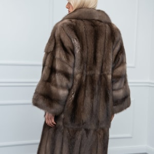 Platinum Sable Relaxed Fit Fur Coat Back. Discover our sable collection, exceptional choices only for sable fur lovers, always tailor made for your needs. On the lining every label that indicates the quality and the origin of the skins.