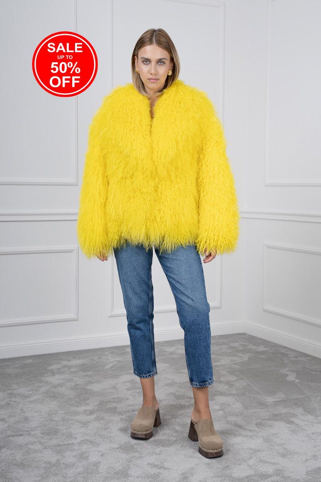 ムートン・ファーコート MOLLIOLLI SUNNY Bulky Crop Fur Jacket Red MW5WJK12XRD Arielle Cropped Faux-Fur Jacket | GUESS