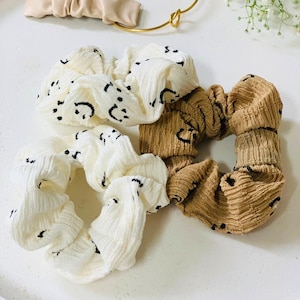 Scrunchie Smiley Brown and White | Hair elastic, hair accessories, braid elastic | Brown White Face