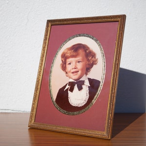 Vintage photo frame, standing frame, photo frame, framing, photo frame, child portrait, interior decoration, photo frame