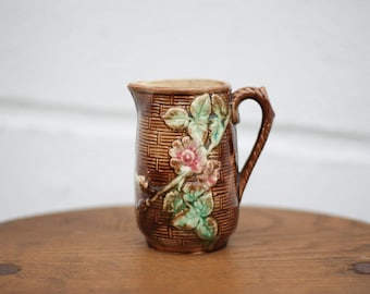 Vintage slip pitcher, kleine pitcher, gemaakt in Engeland, bloemmotief pitcher, collectie, keuken, decoratie, jaren 1900