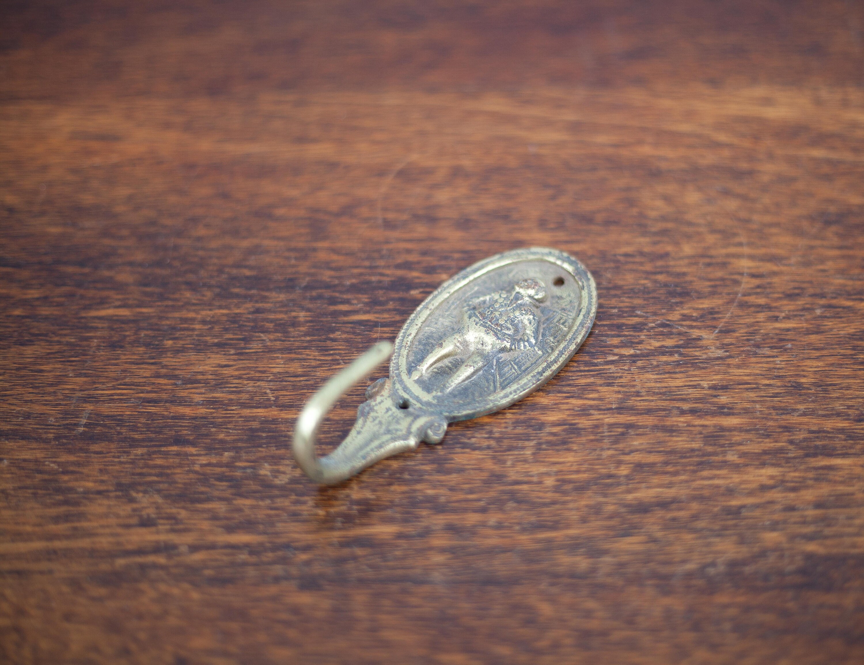 Patère Laiton Mural Vintage, Peerage England The Fat Boy Charles Dickens, Crochet Laiton, Vestiaire,