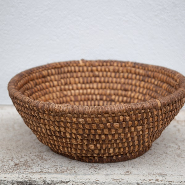 panier tressé vintage, bourgne, paille tressée, corbeille tressée, corbeille à fruits, palisson, campagne, déco intérieur, woven basket