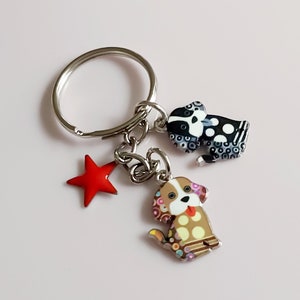 Little dog keyring. Quirky small puppy keyring with your choice of star colour. Mini cute double dog keychain in silver tone. Kawaii dogs.