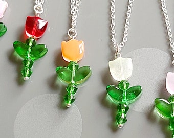 ハンドメイドガラスチューリップネックレス：シルバーメッキチャーム 