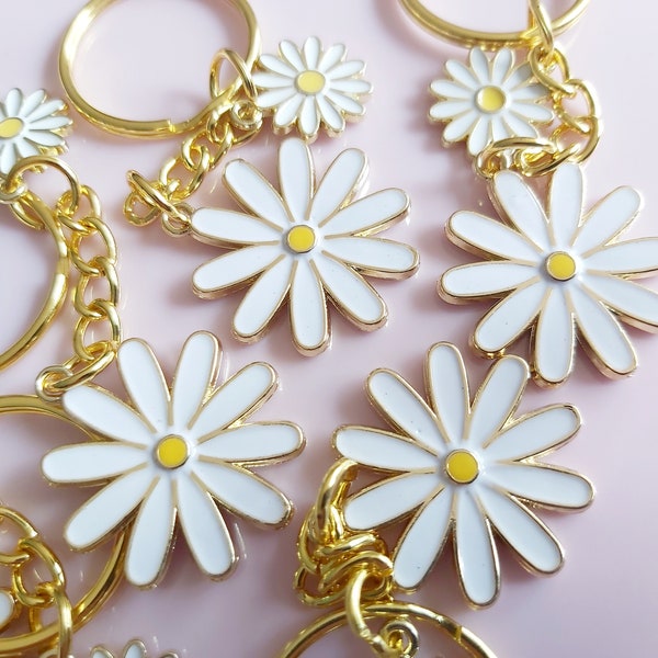 Double daisy keyring. White and yellow daisy enamel charms on gold tone split keyring. Danish marguerite daisy. Denmark's national flower.