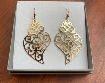 9k gold heart of Viana earrings in filigree. Traditional earrings.