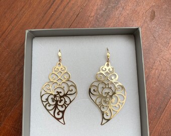 9k gold heart of Viana earrings in filigree. Traditional earrings.