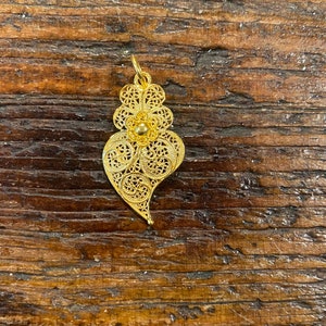 19,2k gold heart of Viana pendant in filigree. Handmade traditional pendant.