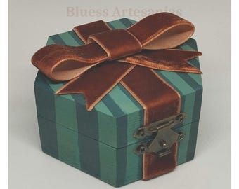 Limited - CORALINE Hand Painted Button Box - Custom Design Available - inspired from Coraline - Green