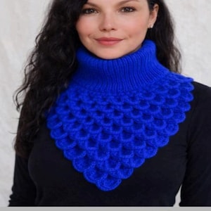 Puede incluir: Un juego de tres tazas de cerámica con un acabado mate moteado. Las tazas son de color crema, gris claro y gris oscuro. Cada taza tiene un diseño simple y minimalista, ideal para café o té.