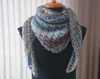 Schultertuch, Häkeltuch, Dreieckstuch aus Shades of Winter von Schachenmayr® - Creme, Blau, Lila