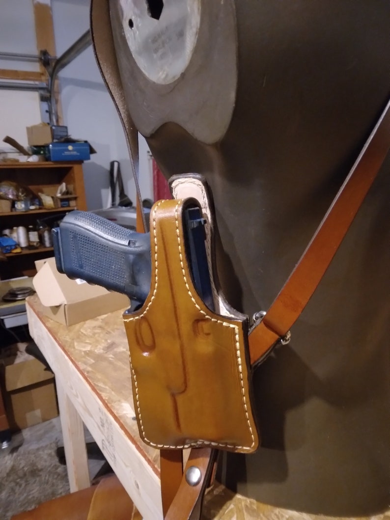Vertical Shoulder Holster for Glock 19/23/32 to Allow Carry Red Dot /light/laser With Two Pouch