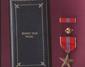WWII Vintage Genuine Bronze Star Medal in case with ribbon bar and lapel pin
