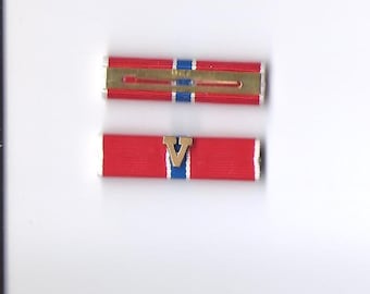 One Bronze Star medal ribbon bar with the V for Valor device