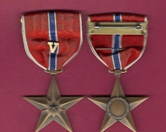 WWII Bronze Star medal from 1944 with V device attachment Genuine Vintage