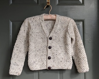 Modèle de tricot de cardigan à col en V pour enfant - Cardigan simple au point de riz