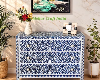 Cómoda artesanal con incrustaciones de nácar, cómoda azul con estampado floral, aparador de lujo estilo bohemio.