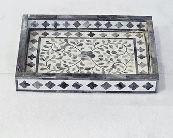 Floral Bone Inlay Tablett | Rechteckiges Serviertablett in Grau & Weiß