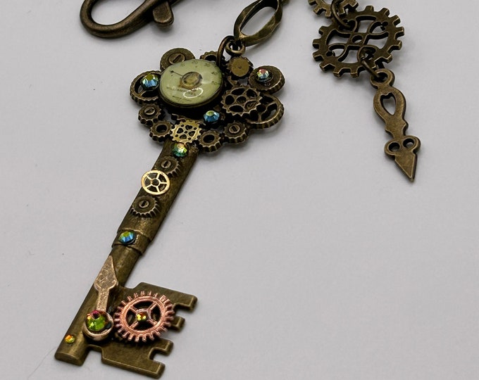 Steampunk keychain, steampunk keyring, steampunk gift, handmade gift, clockwork steampunk, retro keychain, bronze keychain, Swarovski, key