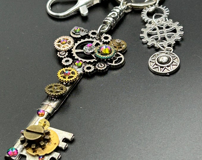 Steampunk keychain, steampunk keyring, steampunk gift, handmade gift, clockwork steampunk, retro keychain, silver keychain, Swarovski