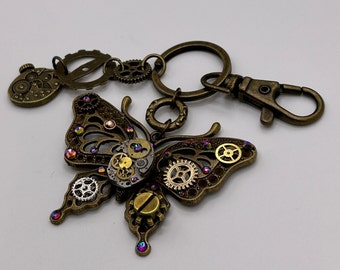 Porte-clés Steampunk, porte-clés steampunk, horlogerie, mouvement vintage, mouvement de montre, papillon, swarovskis arc-en-ciel, mouvement soviétique des années 1930