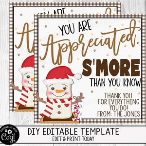 Puede incluir: Etiqueta de regalo de Navidad imprimible con un mu&ntilde;eco de nieve con una bufanda roja y blanca y un coraz&oacute;n rojo. La etiqueta dice "Eres apreciado s'more de lo que sabes. &iexcl;Gracias por todo lo que haces! De: Los Jones".
