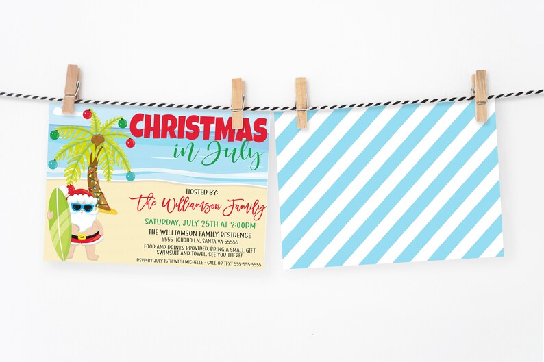 Peut inclure: Une invitation &agrave; un No&euml;l en juillet avec un P&egrave;re No&euml;l en dessin anim&eacute; faisant du surf sur une planche de surf. L'invitation est d&eacute;cor&eacute;e de palmiers, d'une plage et de lumi&egrave;res de No&euml;l. Le texte sur l'invitation indique "No&euml;l en juillet" et "Organis&eacute; par la famille Williamson".