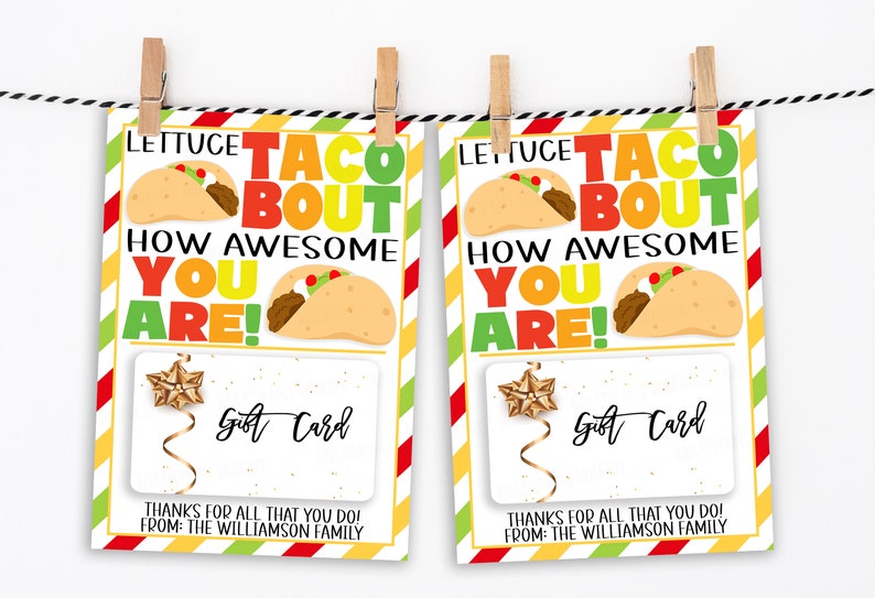 Op de afbeelding: Twee kleurrijke cadeaubonnen met een taco-thema. De kaarten hebben de tekst "Lettuce Taco Bout How Awesome You Are!" en "Gift Card". De kaarten zijn versierd met afbeeldingen van taco's en een gouden ster.