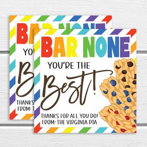 K&ouml;nnte beinhalten: Eine bunte Karte mit dem Text "Bar None You're the Best!" und einem Bild von M&uuml;sliriegeln. Die Karte sagt auch "Danke f&uuml;r alles, was du tust! Von: Der Virginia PTA".