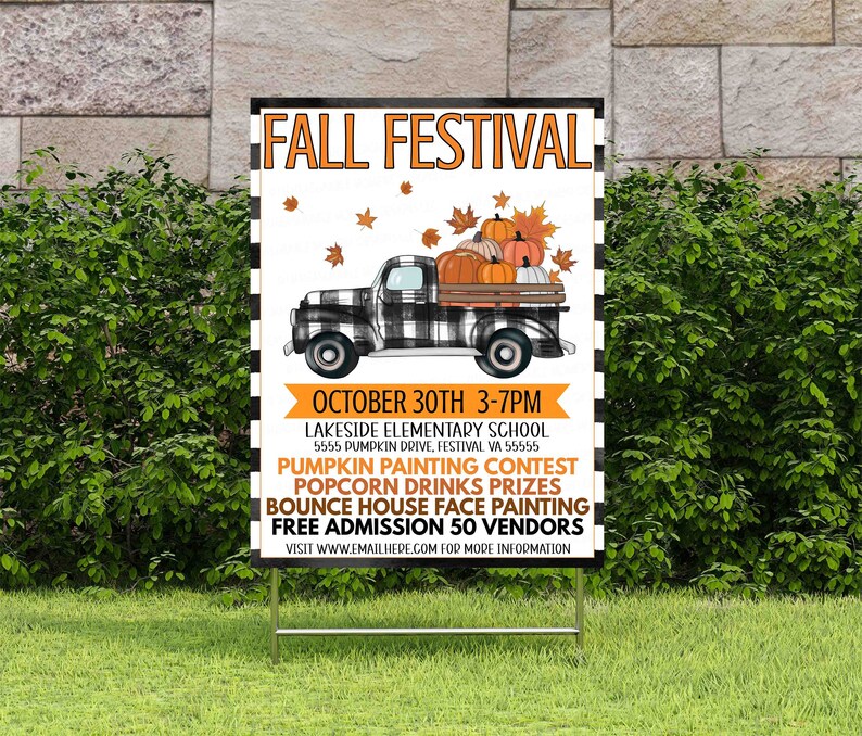 Puede incluir: Una camioneta de recogida negra y blanca a cuadros con una cama llena de calabazas naranjas. La camioneta est&aacute; conduciendo por un camino a cuadros negro y blanco. El texto "FALL FESTIVAL" est&aacute; en la parte superior de la imagen. El texto "OCTOBER 30TH 3-7PM" est&aacute; debajo de la camioneta. El texto "LAKESIDE ELEMENTARY SCHOOL" est&aacute; debajo de la fecha. El texto "5555 PUMPKIN DRIVE, FESTIVAL VA 55555" est&aacute; debajo del nombre de la escuela. El texto "PUMPKIN PAINTING CONTEST" est&aacute; debajo de la direcci&oacute;n. El texto "POPCORN DRINKS PRIZES" est&aacute; debajo del nombre del concurso. El texto "BOUNCE HOUSE FACE PAINTING" est&aacute; debajo de los premios. El texto "FREE ADMISSION 50 VENDORS" est&aacute; debajo del castillo inflable. El texto "VISIT WWW.EMAILHERE.COM FOR MORE INFORMATION" est&aacute; en la parte inferior de la imagen.
